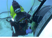 石油パイプラインの海底にある海中ボルト締めトルク管理工具